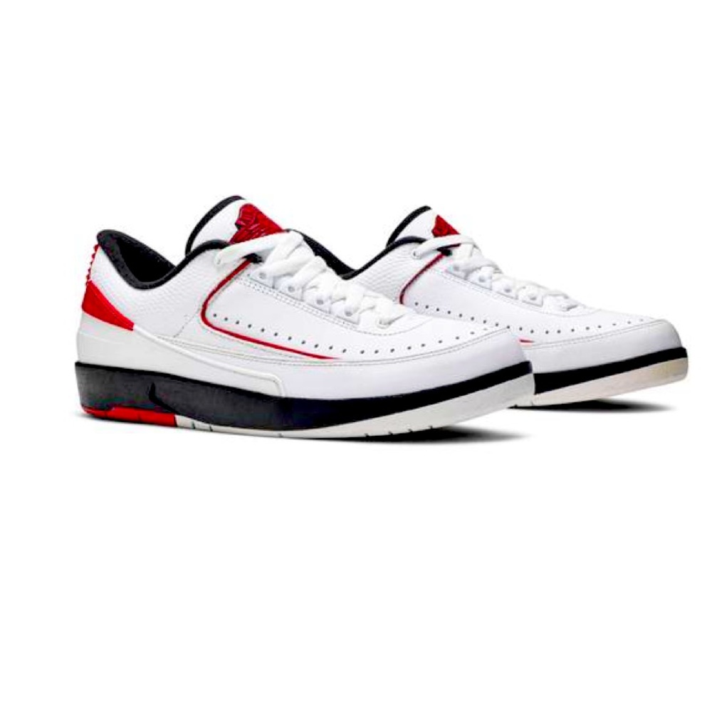 Jordan 2 Retro Low “Chicago”.